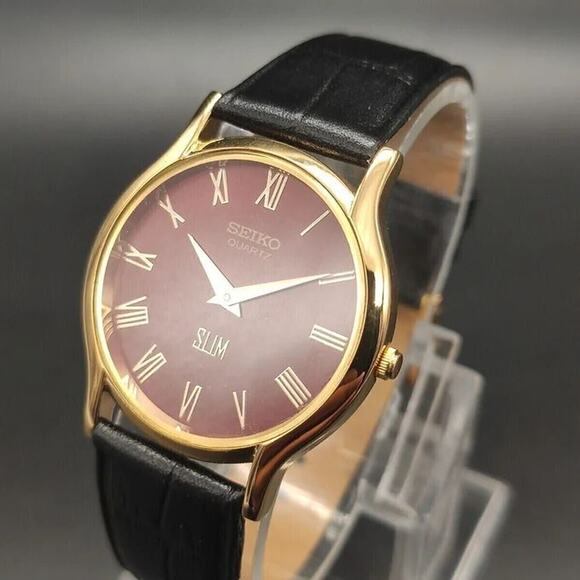 Vintage Style Seiko Quartz Mens Gold Watch & Red accents W/Leather Strap - Picture 1 of 4